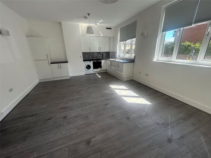 2 Bedroom Flat To Rent In Maple Road, London, SE20