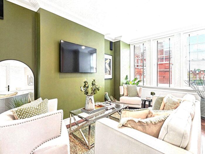 3 Bedroom Flat To Rent In Hamlet Gardens, King Street, W6