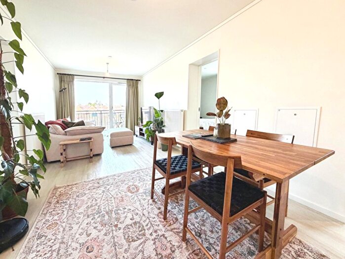 2 Bedroom Flat For Sale In Hazel Road, Bristol, BS4