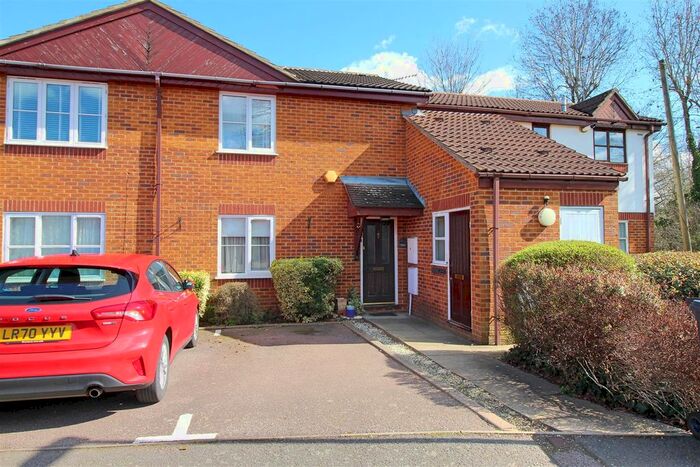 1 Bedroom Flat To Rent In Farm Close, Borehamwood, WD6