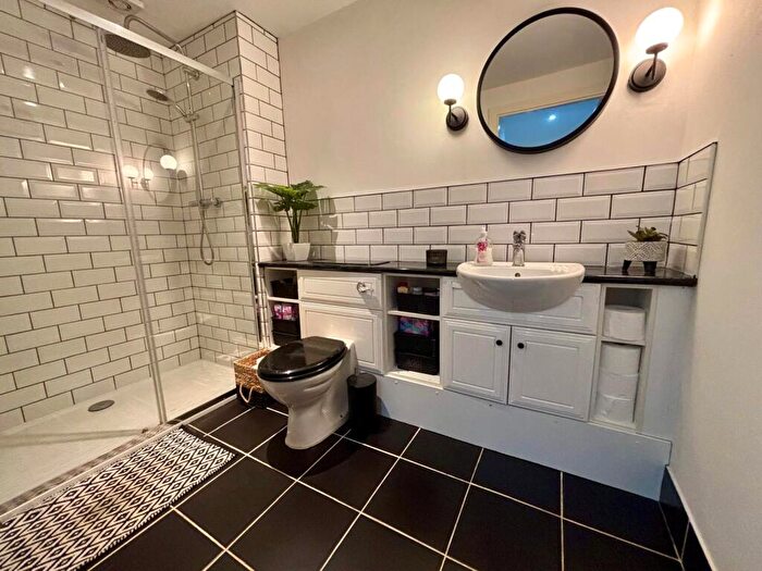 2 Bedroom Apartment For Sale In Warstone Lane, Birmingham, B18