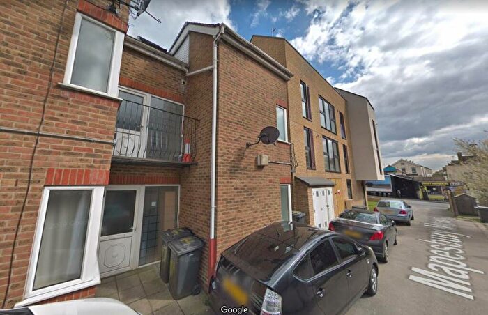 Studio To Rent In Station Road, London, NW4