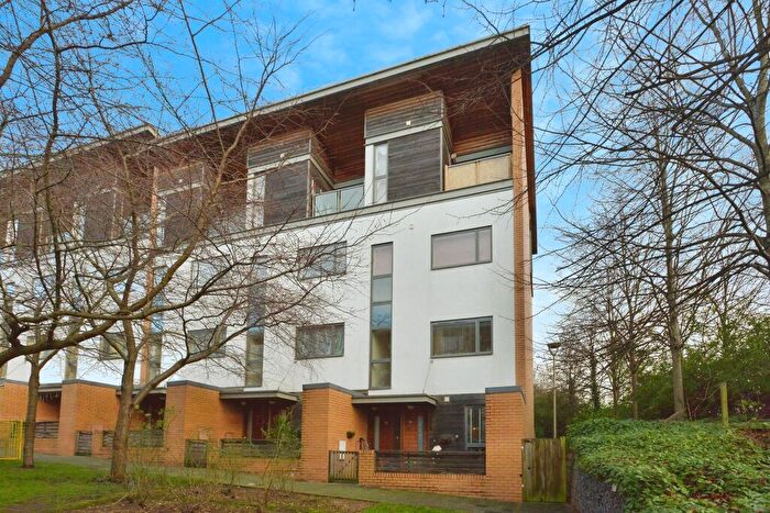 2 Bedroom House For Sale In Petersfield Green, Milton Keynes, MK9