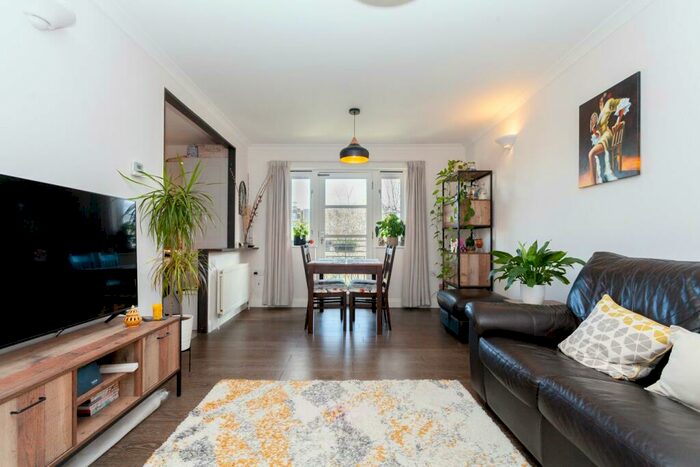 2 Bedroom Apartment To Rent In Hemsworth Street, London, N1