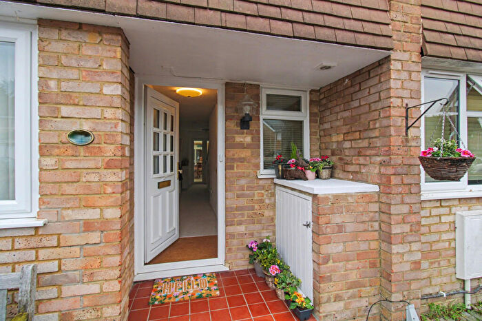 4 Bedroom End Of Terrace House For Sale In Ashdown Avenue, Farnborough, GU14