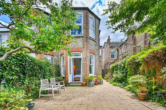2 Bedroom Flat To Rent In Sylvan Avenue, , Wood Green, London, N22