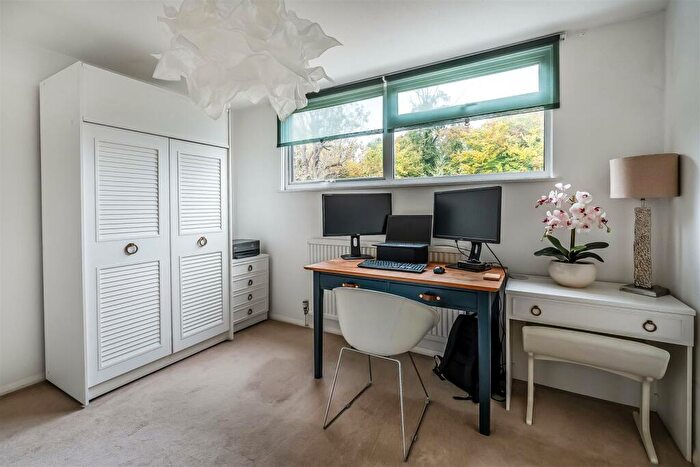 4 Bedroom Detached House For Sale In Ermyn Way, Leatherhead, KT22