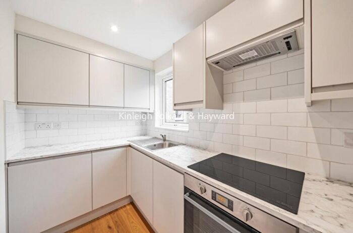 Flat To Rent In Frederick Road, London, SE17