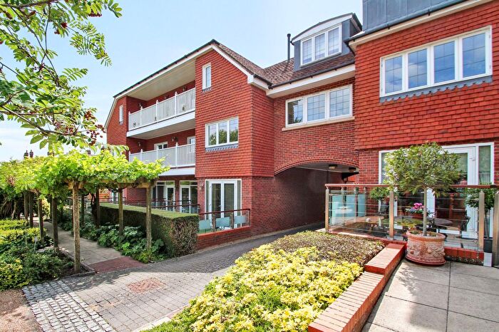 2 Bedroom Flat For Sale In Elmfield, Elmfield Place Elmfield, TN30