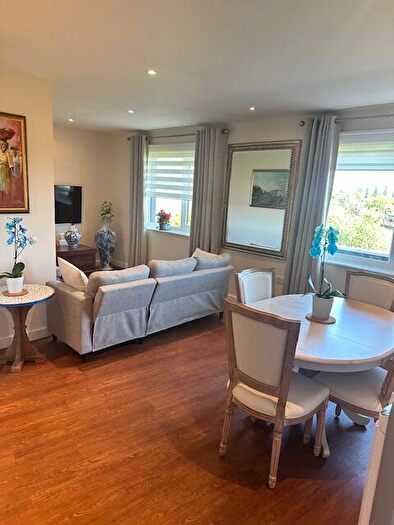 2 Bedroom Flat For Sale In Royal Court, Stanmore, HA7