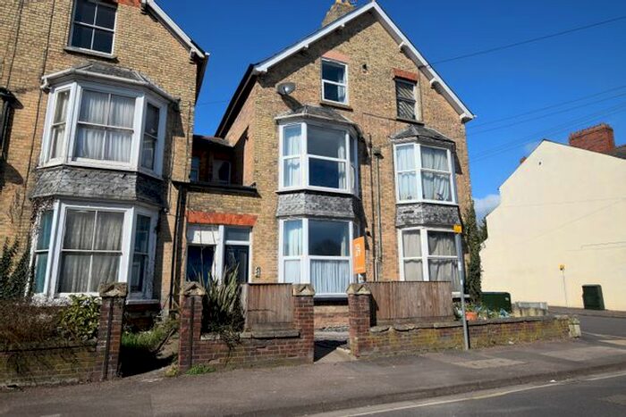 1 Bedroom Flat To Rent In Cheddon Road, Taunton, TA2