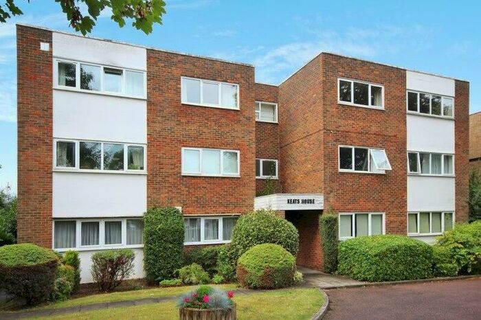2 Bedroom Flat To Rent In Keats House, Milton Road, Harpenden, AL5