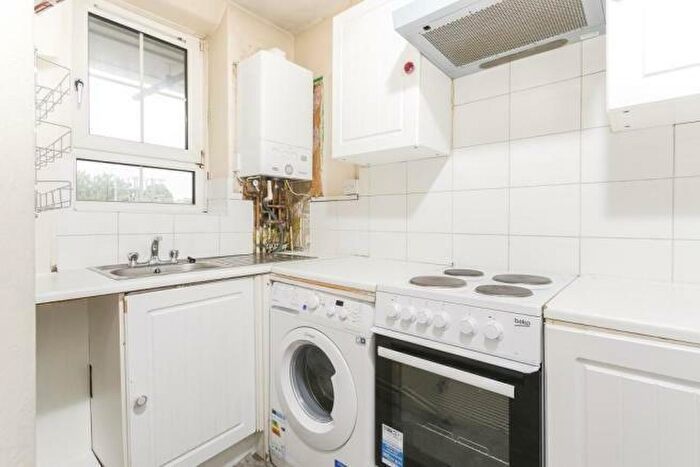 3 Bedroom Flat To Rent In Pott Street, London, E2