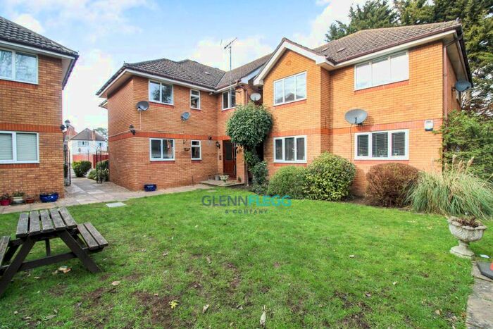 2 Bedroom Flat To Rent In Grace Court, Slough, SL1
