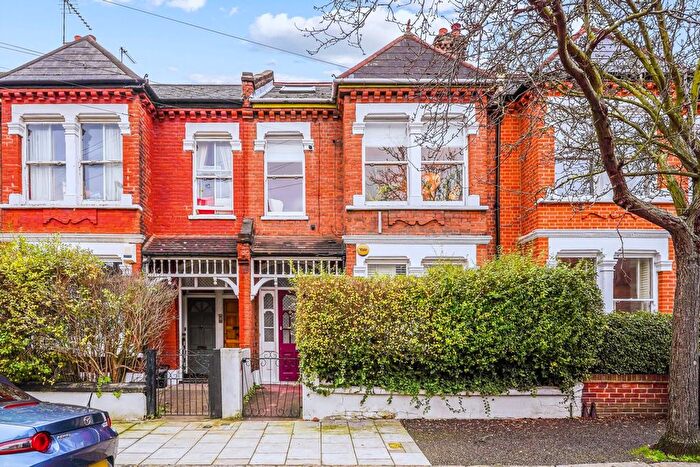 3 Bedroom Flat To Rent In Klea Avenue, London, SW4