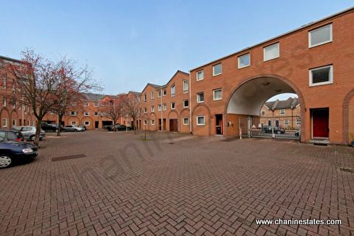 5 Bedroom Town House To Rent In Cyclops Mews, Docklands, E14