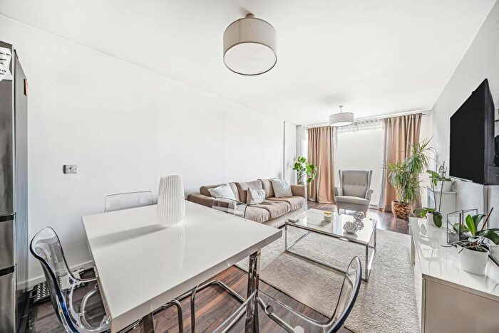 2 Bedroom Flat To Rent In Whitestone Way, Croydon, CR0