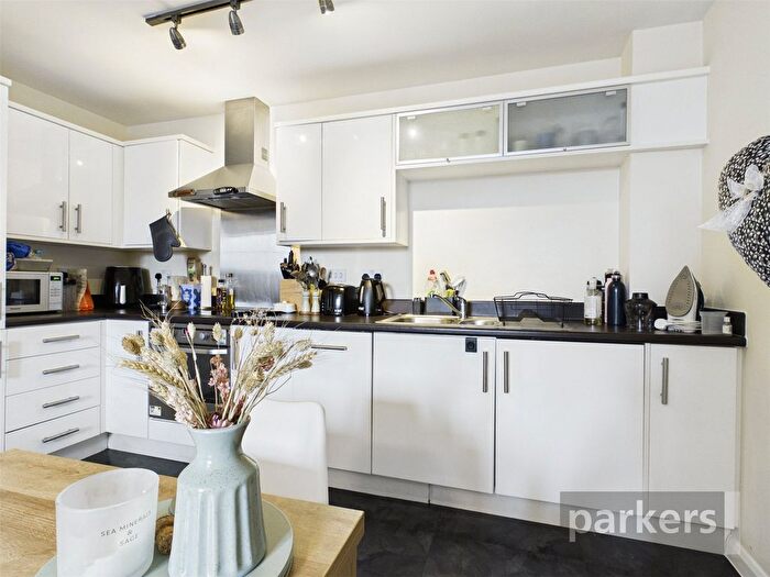 2 Bedroom Flat For Sale In Marriotts Walk, Witney, Oxfordshire, OX28