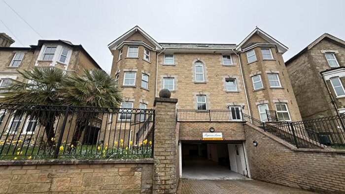 2 Bedroom Flat For Sale In Alpine Road, Ventnor, PO38