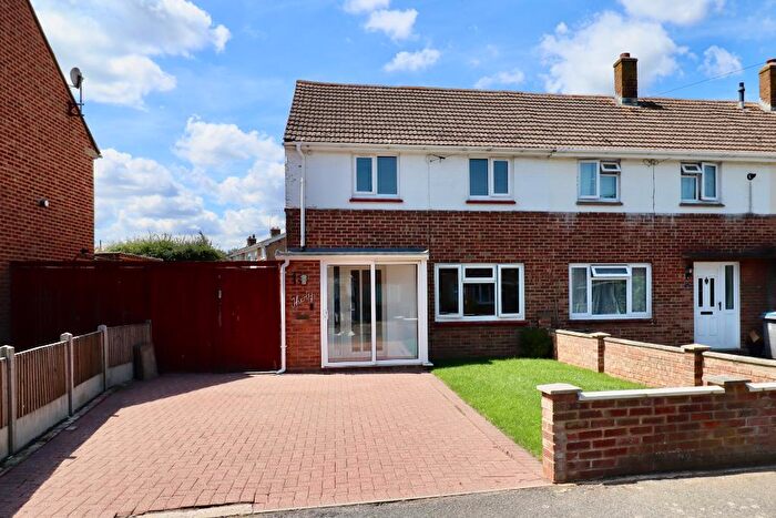 2 Bedroom End Of Terrace House For Sale In Newman Road, Aylesham, Canterbury, Kent, CT3
