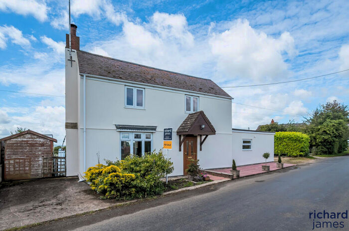 2 Bedroom Detached House For Sale In Bushton, Royal Wootton Bassett, SN4