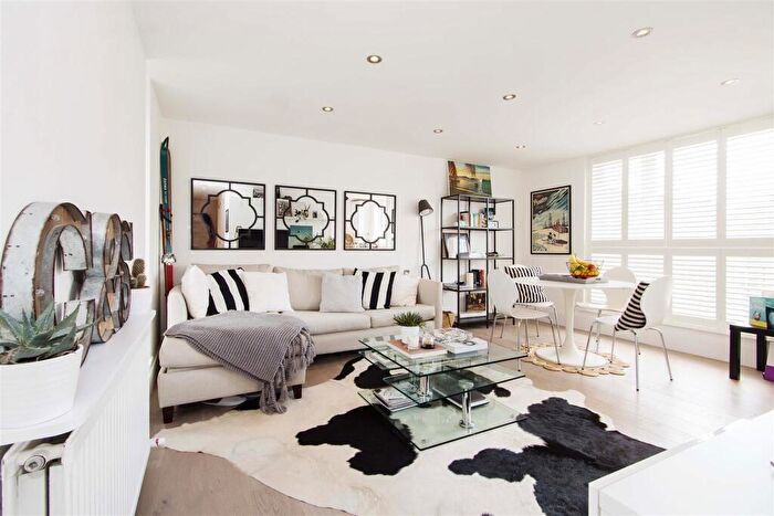 1 Bedroom Apartment For Sale In Nelson Gardens, Bethnal Green, E2