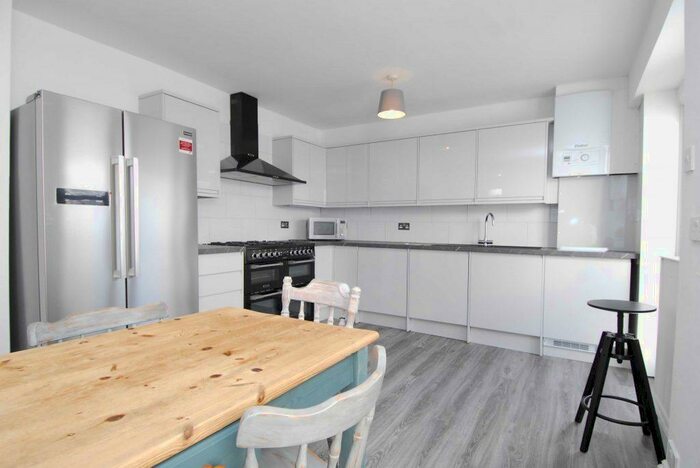 5 Bedroom House To Rent In Ilbert Street Stonehouse, PL1