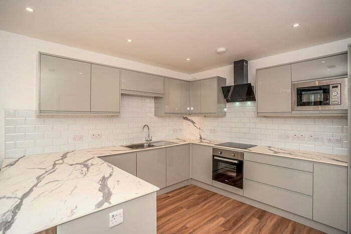 3 Bedroom Flat To Rent In Eastcombe Avenue, London, SE7