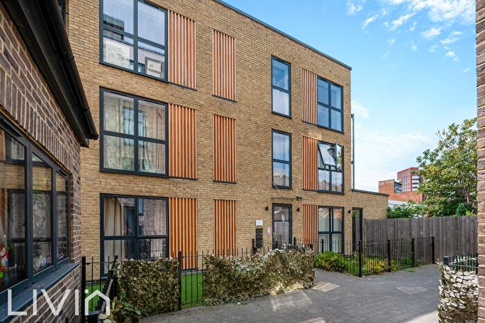 2 Bedroom Flat To Rent In Connect House, - Frith Road, Croydon, CR0