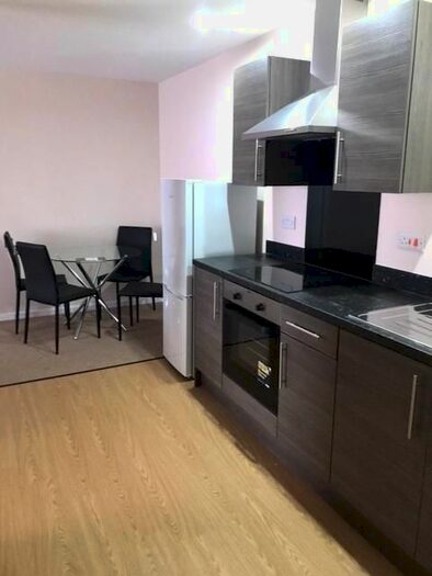 2 Bedroom Flat To Rent In Richmond Road, Halifax, HX1