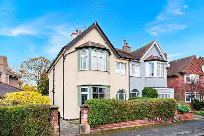 4 Bedroom Semi-Detached House For Sale In Lime Tree Avenue, Retford, DN22