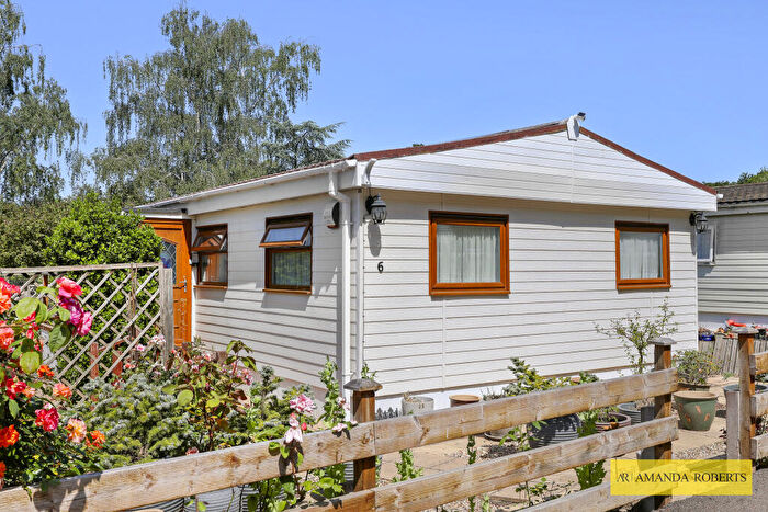 2 Bedroom Mobile Home For Sale In Hornbeam Lane, Loughton, E4