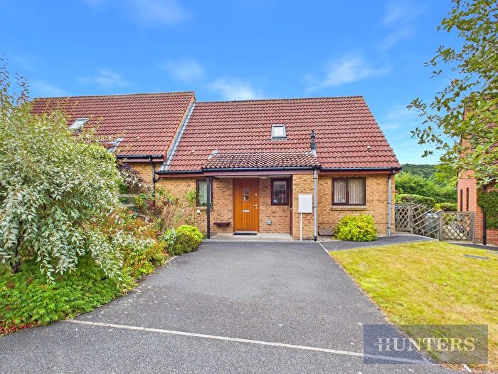 2 Bedroom Cottage For Sale In Plaxton Court, Scarborough, YO12