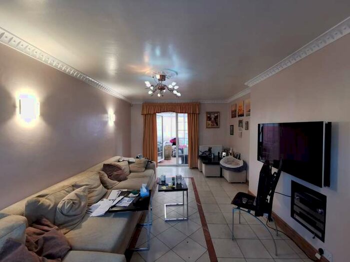 4 Bedroom Semi-Detached House To Rent In Hornbeam Road, Hayes, UB4