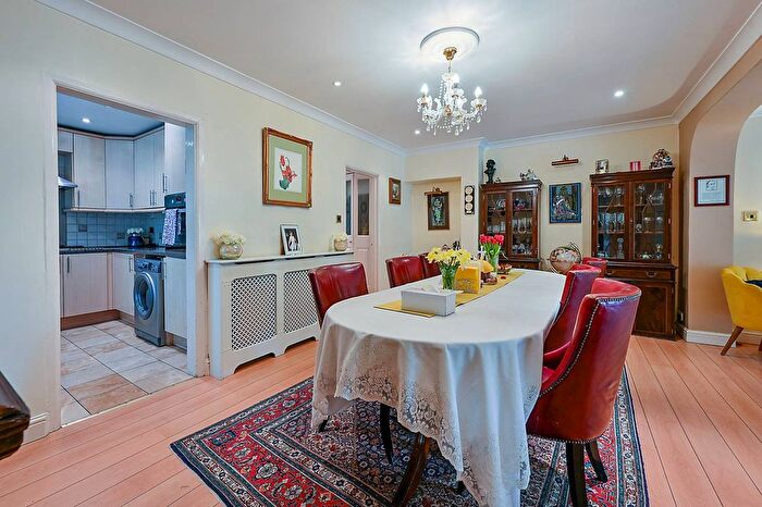 3 Bedroom Semi-detached House For Sale In Saxon Drive, West Acton, London, W3