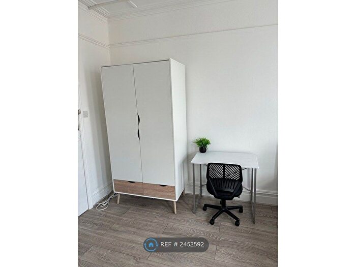1 Bedroom Flat To Rent In Station Road, London, N3