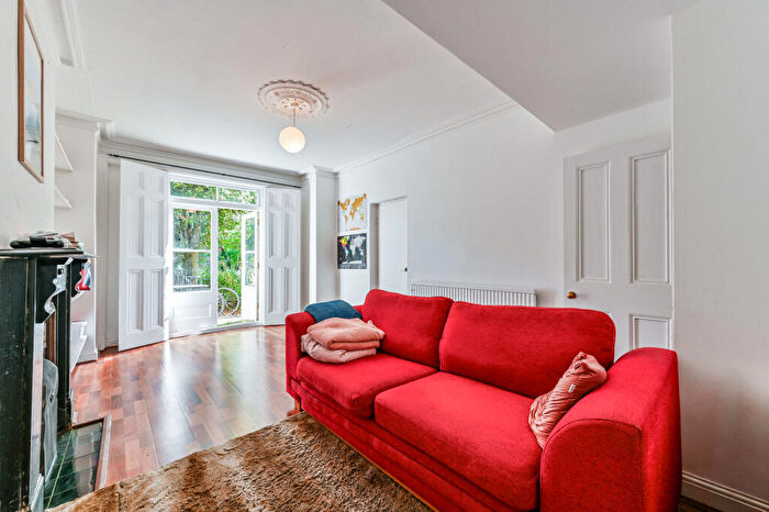2 Bedroom Flat For Sale In Dalmeny Avenue, Tufnell Park, Tufnell Park, London, N7
