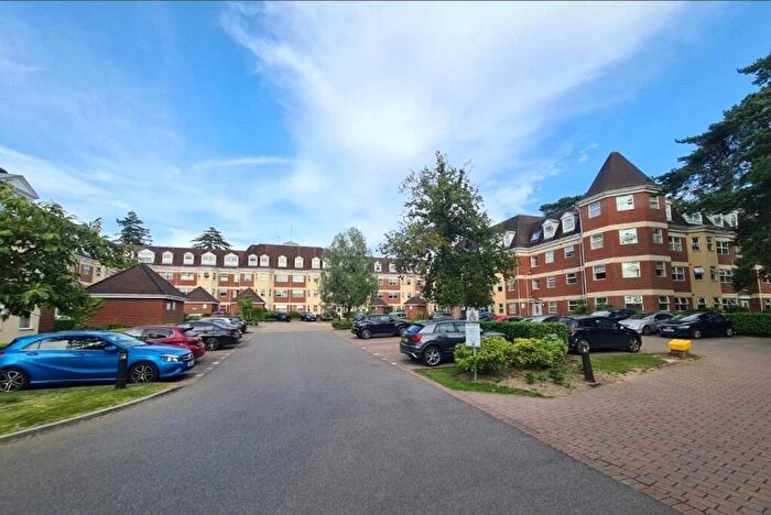 2 Bedroom Flat To Rent In Heathcote Road, Camberley, Surrey, GU15