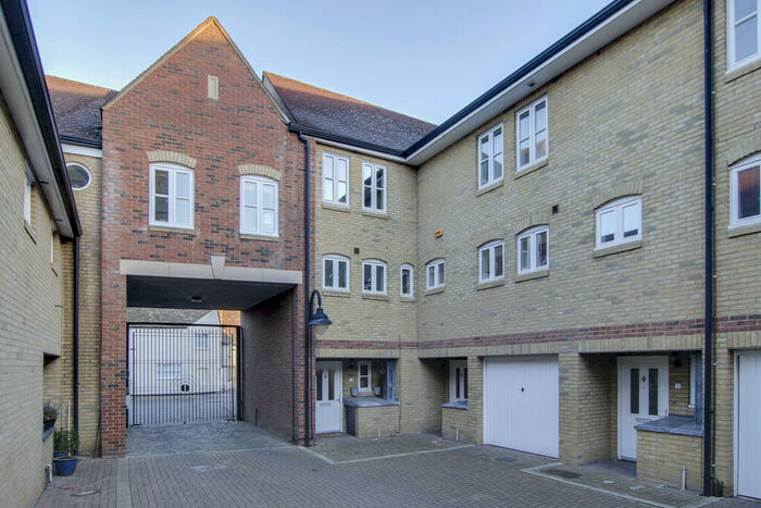 2 Bedroom Town House To Rent In Chandlers Wharf, St Neots, PE19