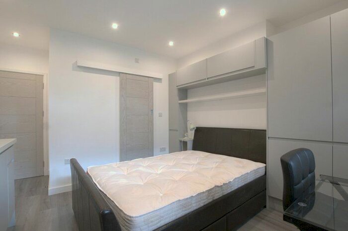 Studio To Rent In Putney Hill, Putney, SW15