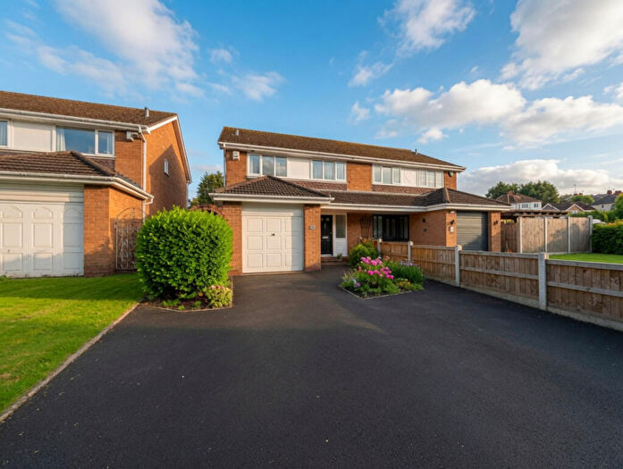3 Bedroom Semi-Detached House For Sale In Overend Road, Halesowen, B63