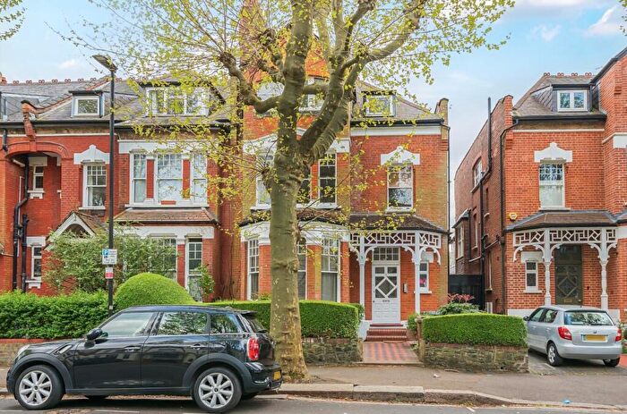 2 Bedroom Flat To Rent In Church Crescent, London, N10