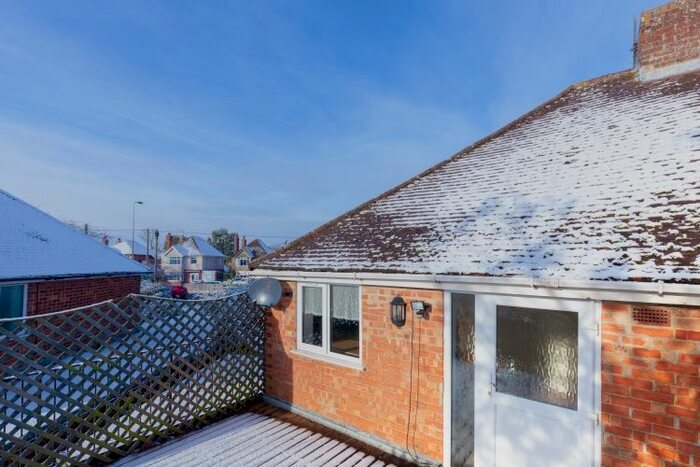 2 Bedroom Flat To Rent In Buckingham Crescent, Bicester OX26