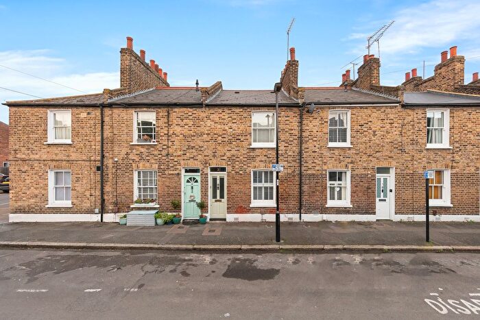 2 Bedroom Terraced House For Sale In Gibson Street, London, SE10