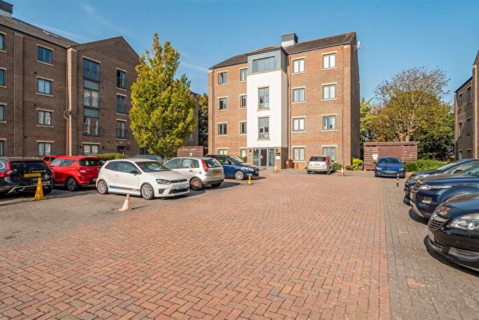 2 Bedroom Flat To Rent In Searle Drive, Priddys Hard, Gosport, PO12