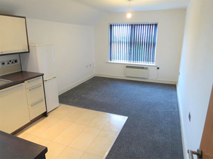 2 Bedroom Flat To Rent In Stitch Lane, Heaton Norris, SK4