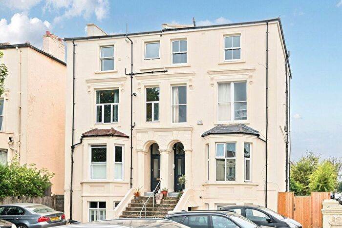 2 Bedroom Flat For Sale In Park Hall Road, London, SE21