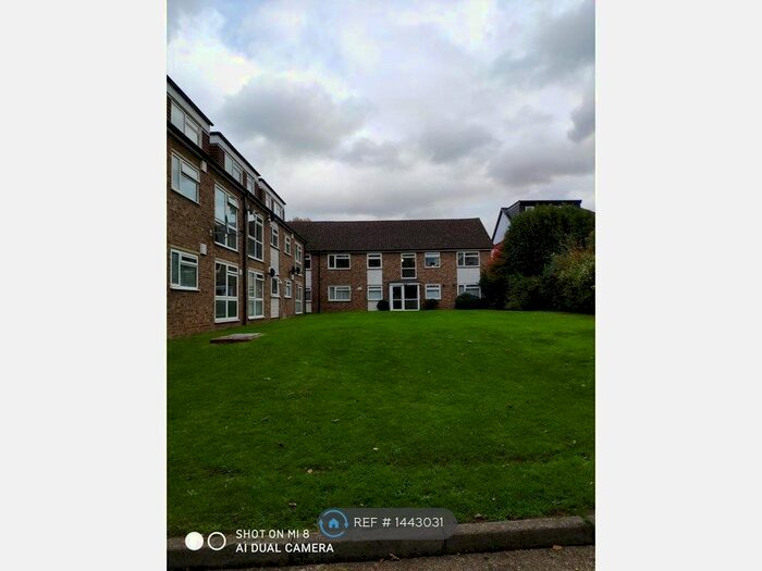 2 Bedroom Flat To Rent In Royle Close, Romford, RM2