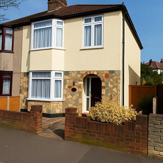 3 Bedroom Semi-Detached House For Sale In Hainault Road Romford Essex, RM5