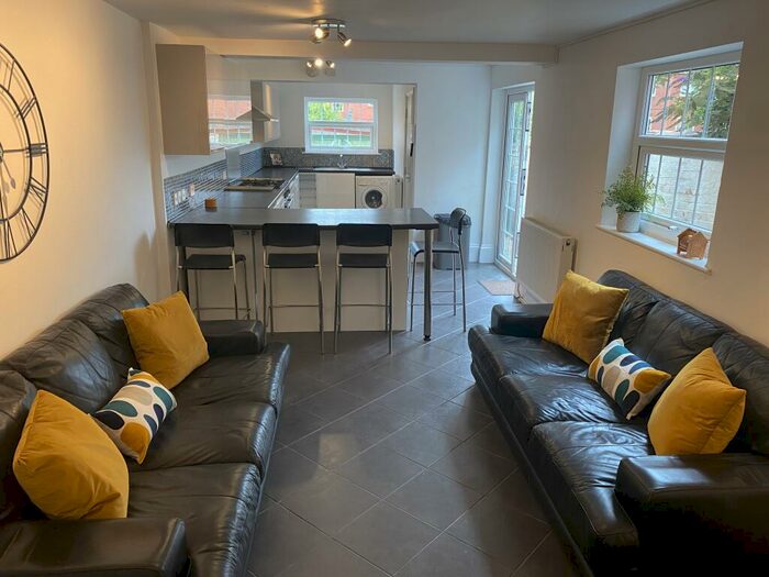 7 Bedroom Terraced House To Rent In Tachbrook Road, Leamington Spa, CV31